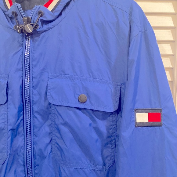 Tommy Hilfiger Boys Lightweight Hooded Windbreaker - Picture 3 of 4